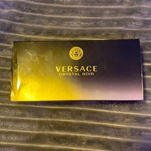 Versace Crystal Noir (includes bath and shower gel, body lotion, and cologne)